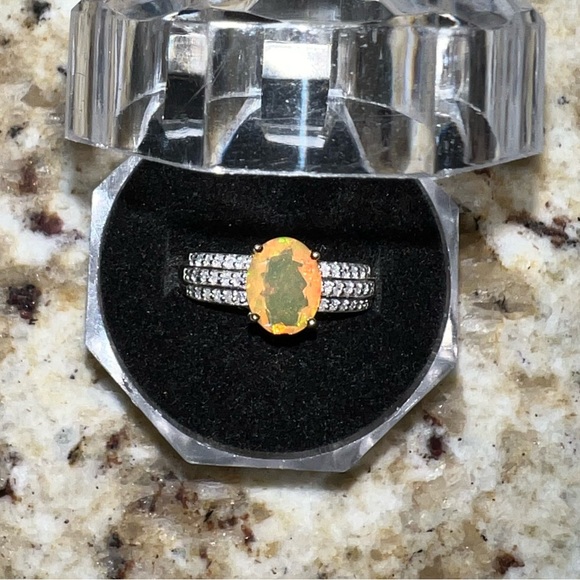 10k Gold Opal Ring - Picture 8 of 8